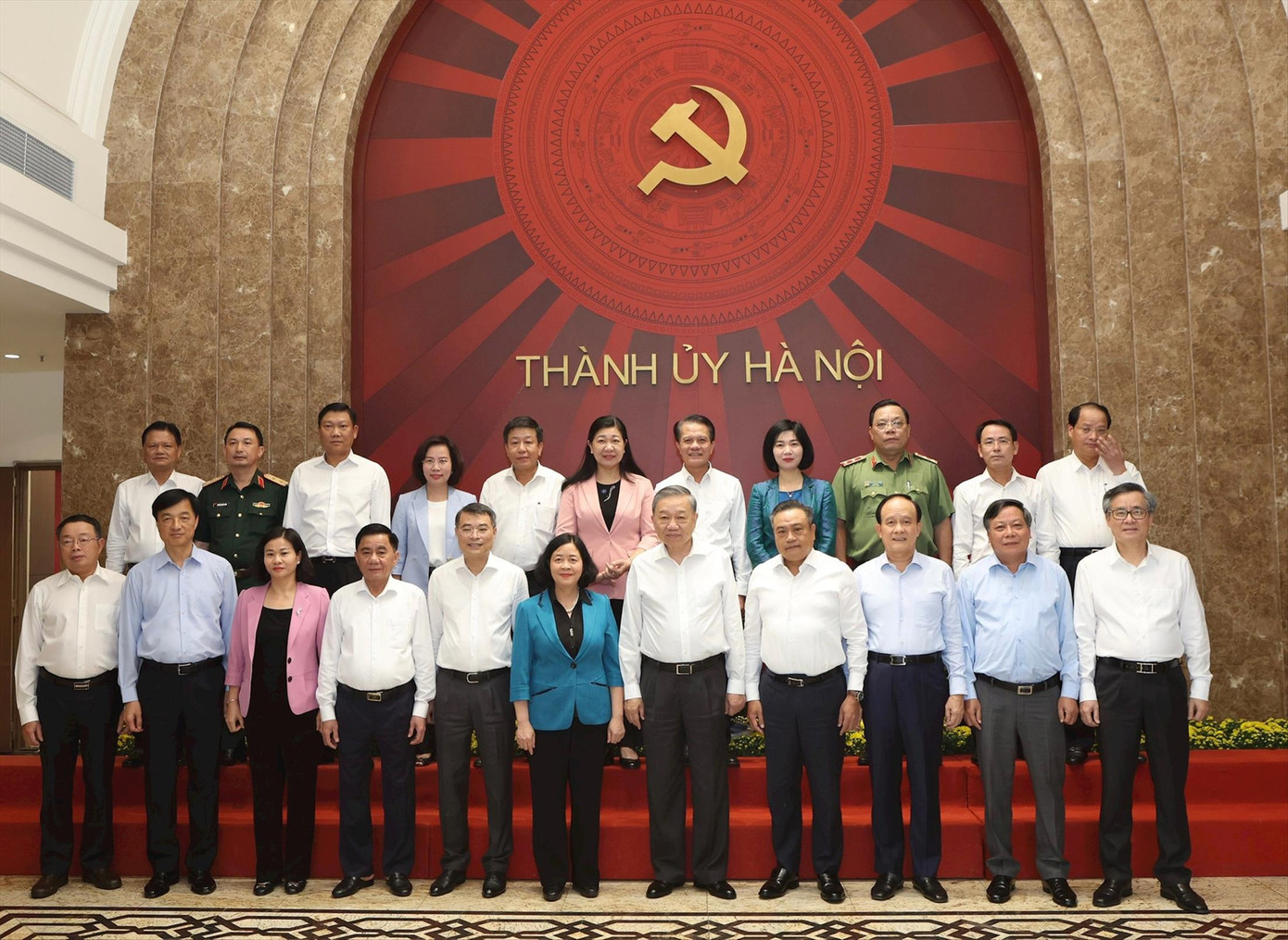 Tổng Bí thư, Chủ tịch nước Tô Lâm, Bí thư Thành ủy Hà Nội Bùi Thị Minh Hoài cùng đại biểu lãnh đạo T.Ư và Ban Thường vụ Thành ủy Hà Nội. Ảnh: Như Ý