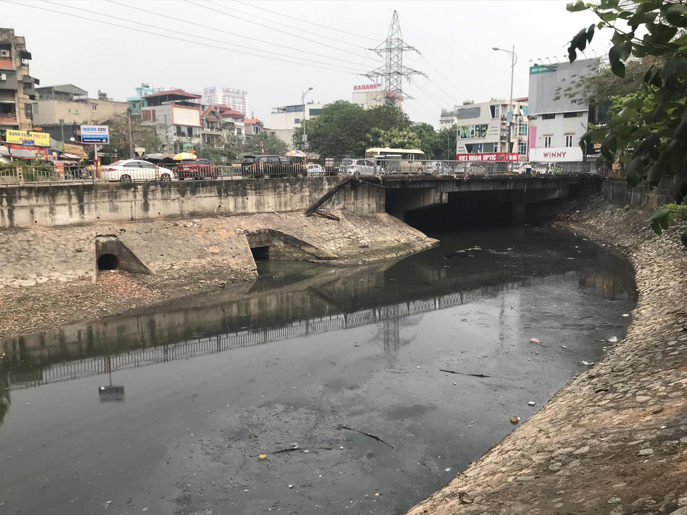 Nhiều dòng sông ở Hà Nội đang ô nhiễm nghiêm trọng Nhiều dòng sông ở Hà Nội đang ô nhiễm nghiêm trọng