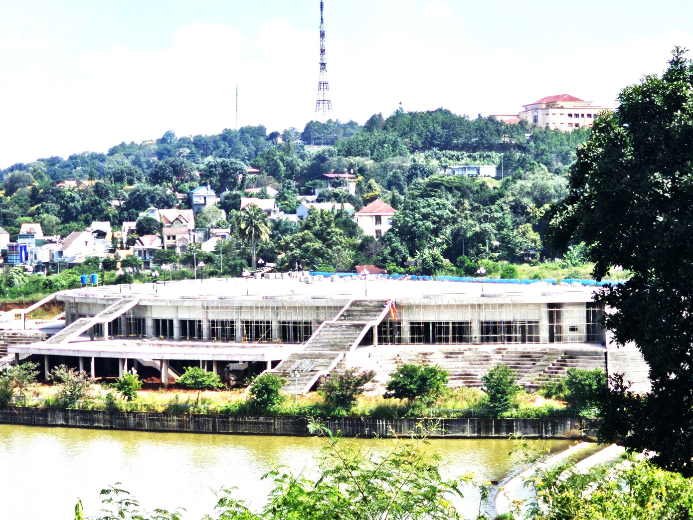 Dự án Quảng trường Trung tâm thành phố Gia Nghĩa bị trễ ngày về đích vì quy hoạch bô xít Dự án Quảng trường Trung tâm thành phố Gia Nghĩa bị trễ ngày về đích vì quy hoạch bô xít