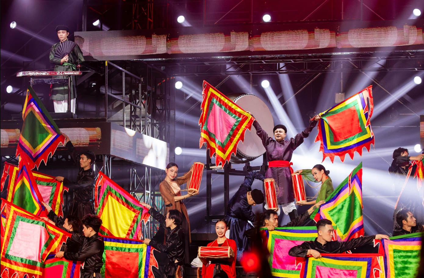 Một phiên bản “Trống cơm” hoàn toàn khác biệt ở sân khấu “Anh trai vượt ngàn chông gai” Một phiên bản “Trống cơm” hoàn toàn khác biệt ở sân khấu “Anh trai vượt ngàn chông gai”