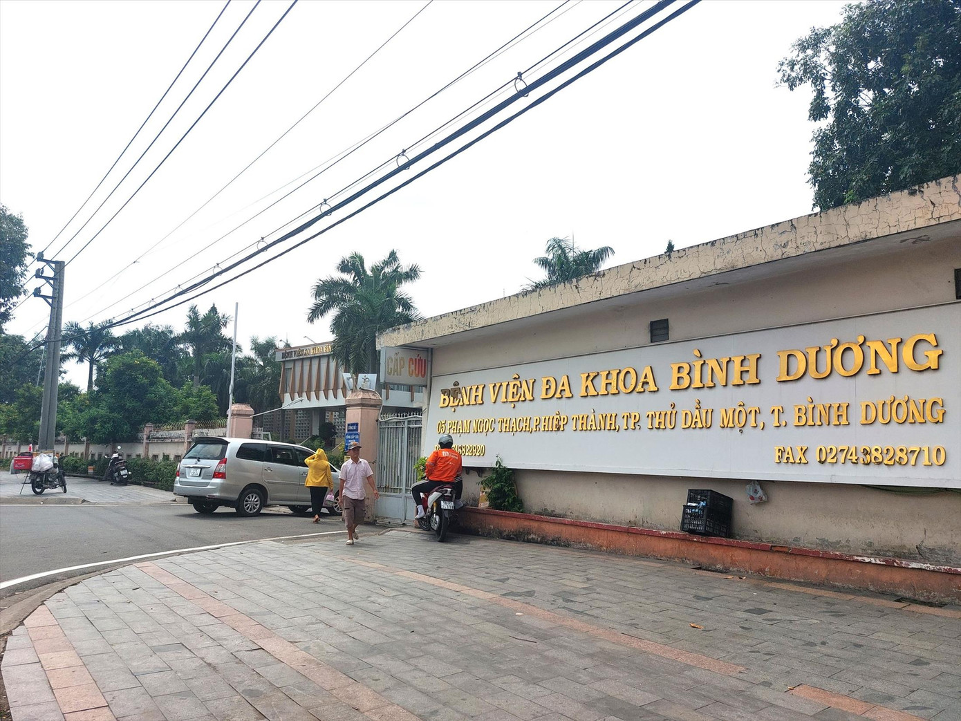 Bệnh nhân điều trị tại BVĐK tỉnh Bình Dương tự mua vật tư