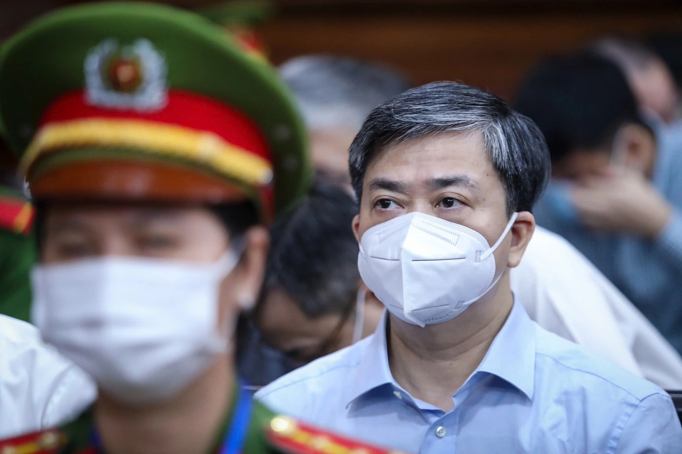 Cựu Bí thư Tỉnh ủy Bến Tre tại phiên tòa Xuyên Việt Oil. Cựu Bí thư Tỉnh ủy Bến Tre tại phiên tòa Xuyên Việt Oil.