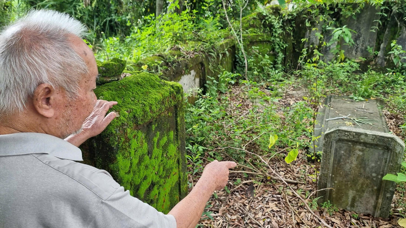 Ngôi mộ cổ được cho là của nữ sĩ Hồ Xuân Hương