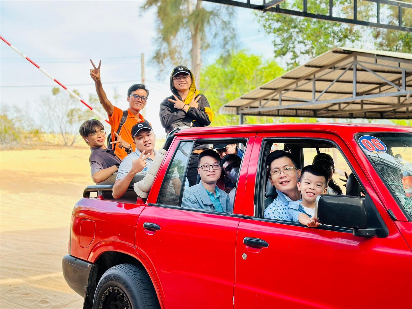 Các doanh nghiệp du lịch đứng trước yêu cầu đa dạng hóa sản phẩm để thích ứng với giá máy bay tăng cao. Các doanh nghiệp du lịch đứng trước yêu cầu đa dạng hóa sản phẩm để thích ứng với giá máy bay tăng cao.