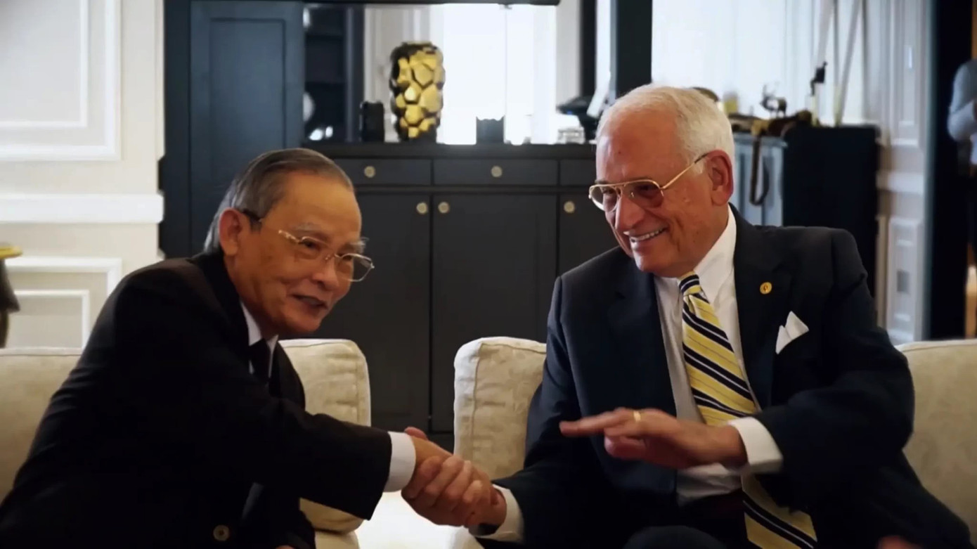 Từ hai đầu chiến tuyến, giờ đây ông Lê Công Cơ và TS Jack Hawkins, Jr. cùng chung sự nghiệp giáo dục