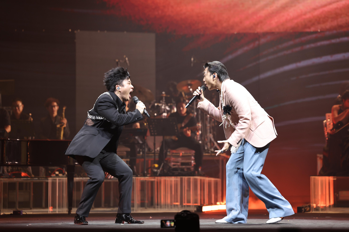 Soobin Hoàng Sơn trong liveshow của Tùng Dương. Ảnh: NVCC Soobin Hoàng Sơn trong liveshow của Tùng Dương. Ảnh: NVCC