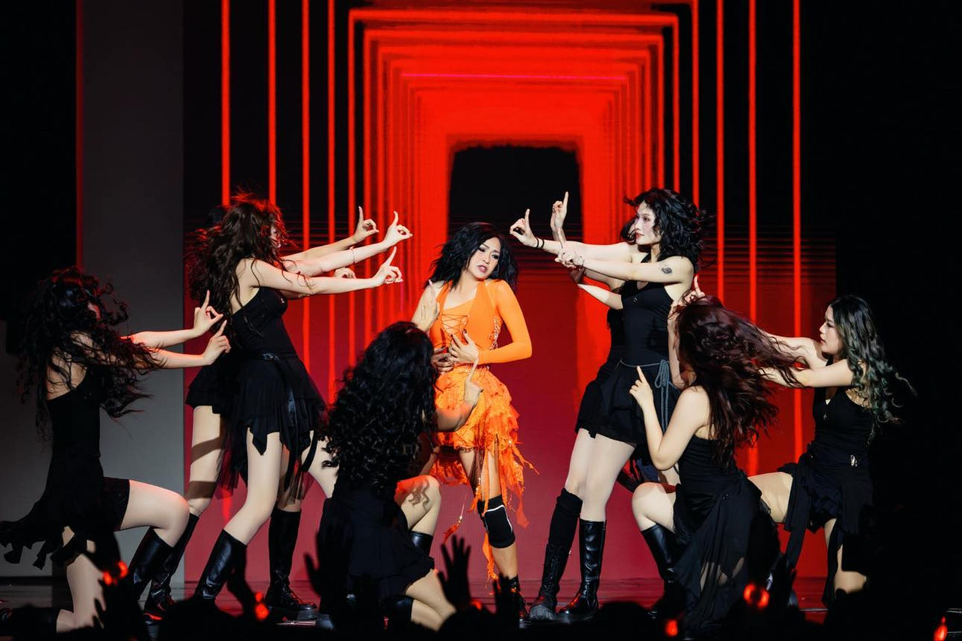 Phương Thanh “khóc thét” vì bị bắt nhảy