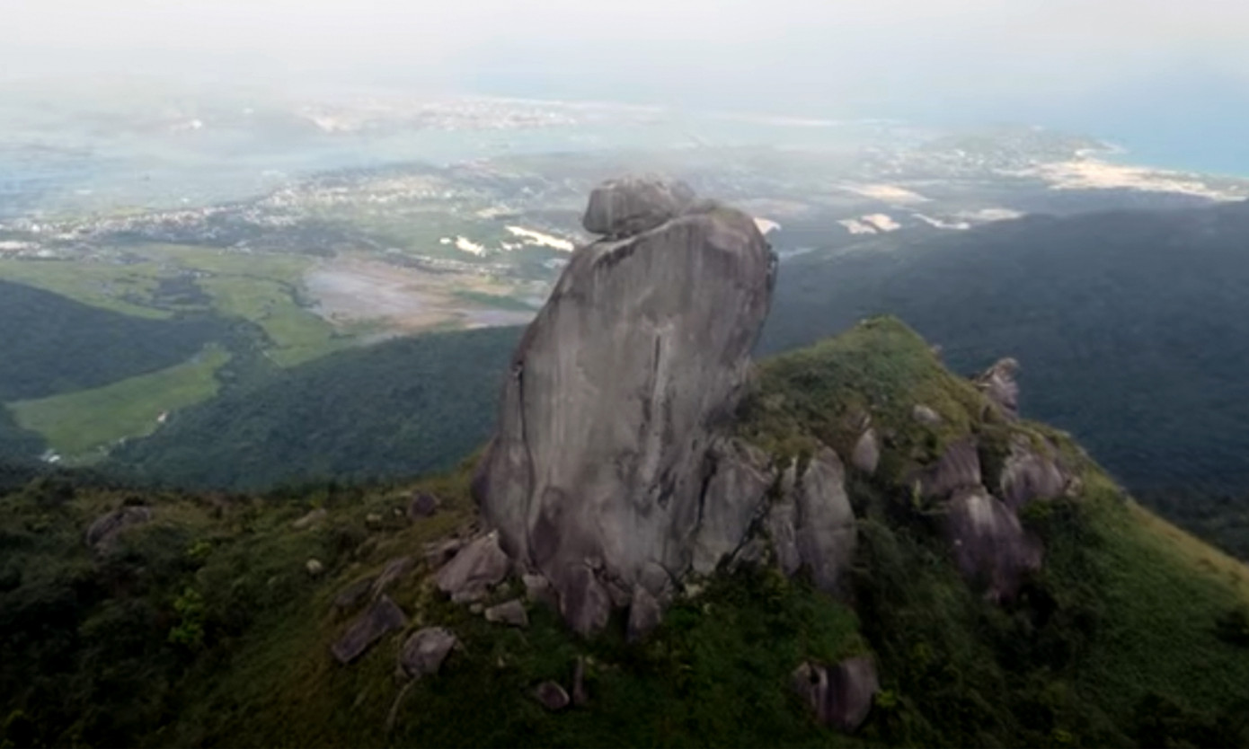 Núi Đá Bia như “nóc nhà” ở Phú Yên. Ảnh: Như Ý Núi Đá Bia như “nóc nhà” ở Phú Yên. Ảnh: Như Ý