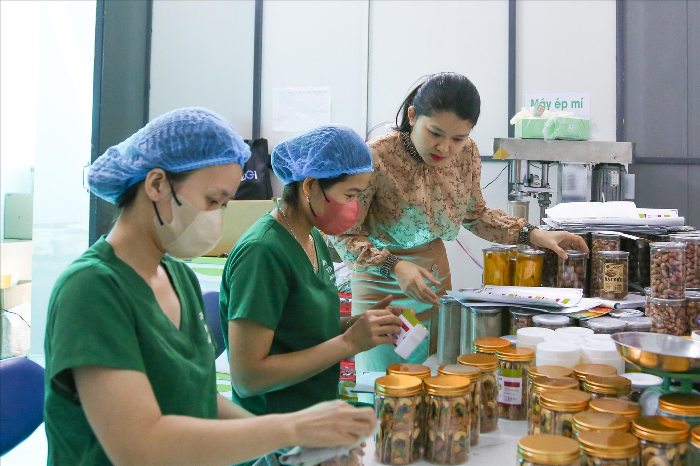 HTX Nông sản sạch Đô 37 đang tạo việc làm cho 10 chị em phụ nữ địa phương, giữ vững định hướng phụ nữ giúp nhau khởi nghiệp HTX Nông sản sạch Đô 37 đang tạo việc làm cho 10 chị em phụ nữ địa phương, giữ vững định hướng phụ nữ giúp nhau khởi nghiệp