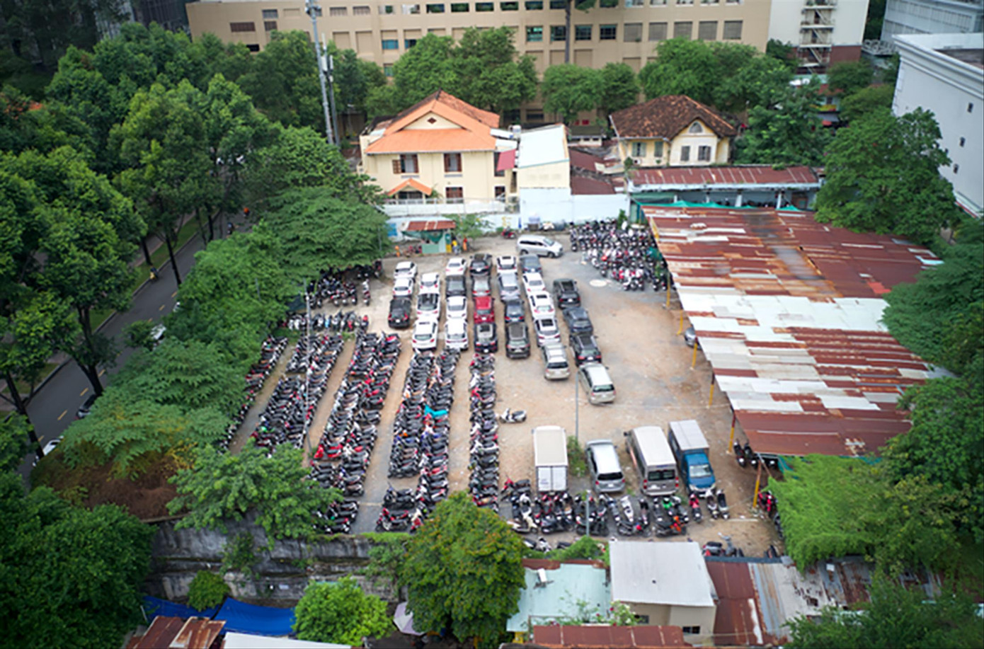 Lô “đất vàng” số 33 Nguyễn Du và 34 - 36 - 42 Chu Mạnh Trinh bỏ hoang hoá, làm bãi giữ xe