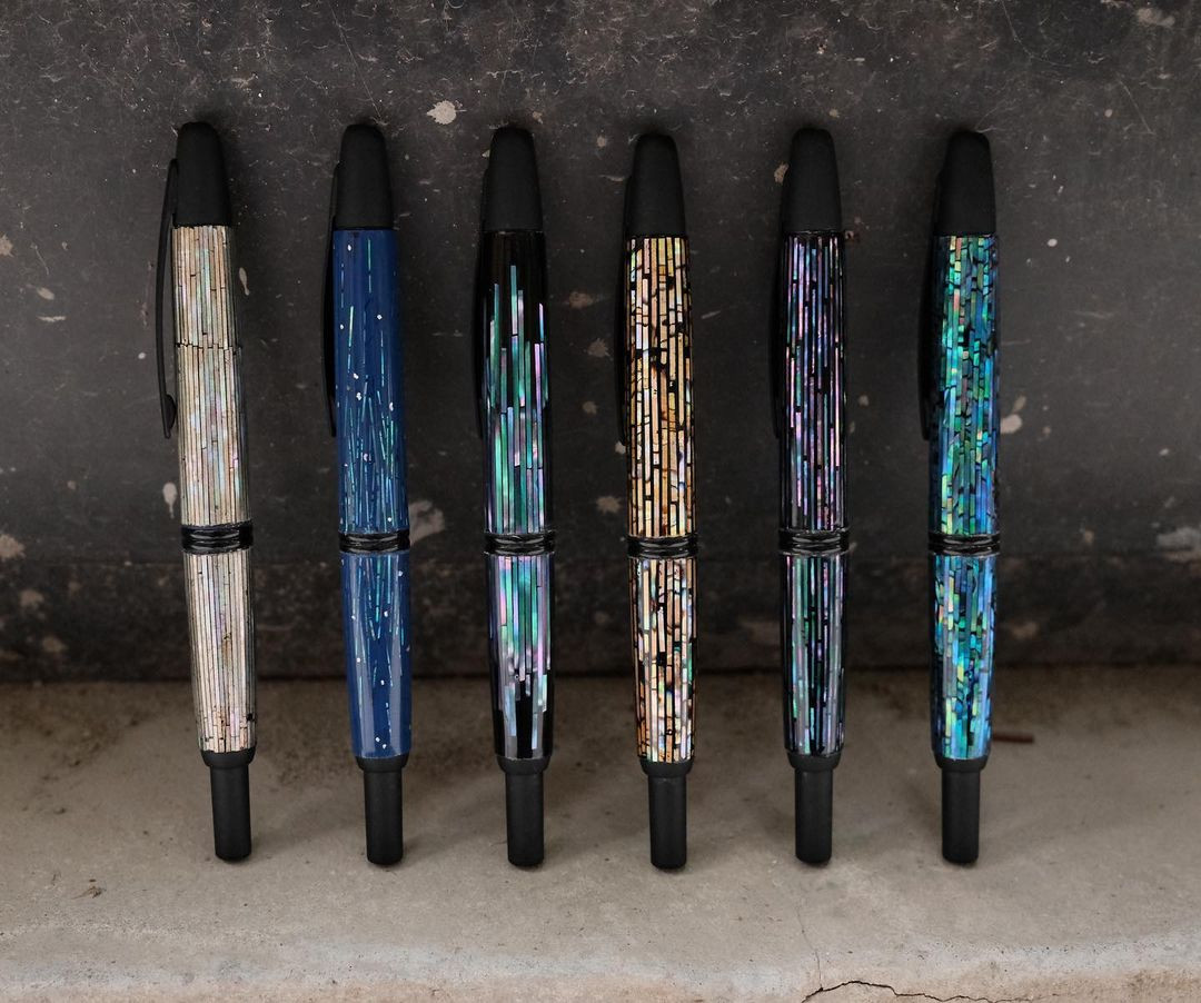 Một số cây bút được trang trí bằng nghệ thuật khảm vỏ trai Một số cây bút được trang trí bằng nghệ thuật khảm vỏ trai