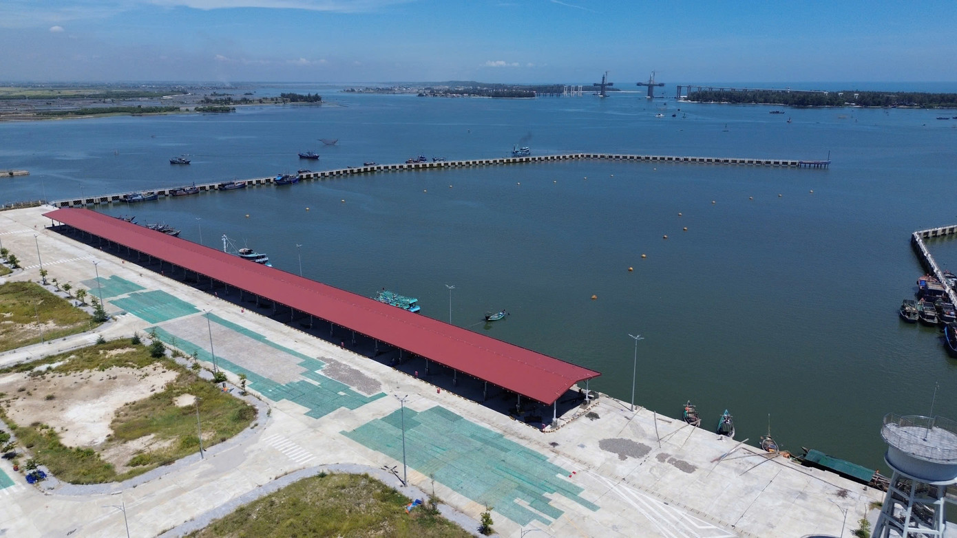 Cảng cá Thuận An kết hợp khu neo đậu tránh trú bão chưa thể hoạt động. Ảnh: Ngọc Văn Cảng cá Thuận An kết hợp khu neo đậu tránh trú bão chưa thể hoạt động. Ảnh: Ngọc Văn