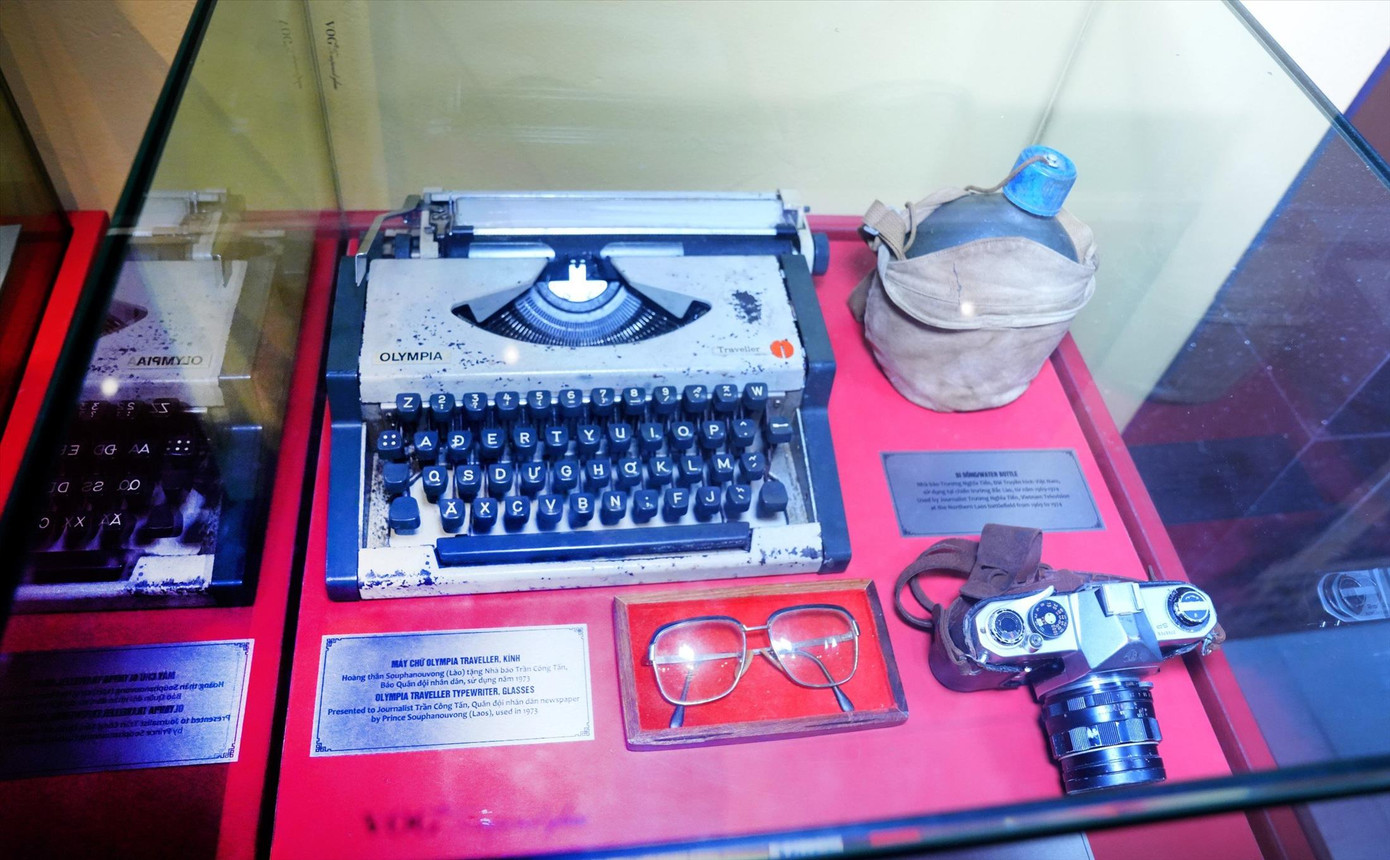 Kỷ vật của phóng viên chiến trường trong kháng chiến chống Mỹ. Ảnh: TRỌNG QUÂN Kỷ vật của phóng viên chiến trường trong kháng chiến chống Mỹ. Ảnh: TRỌNG QUÂN