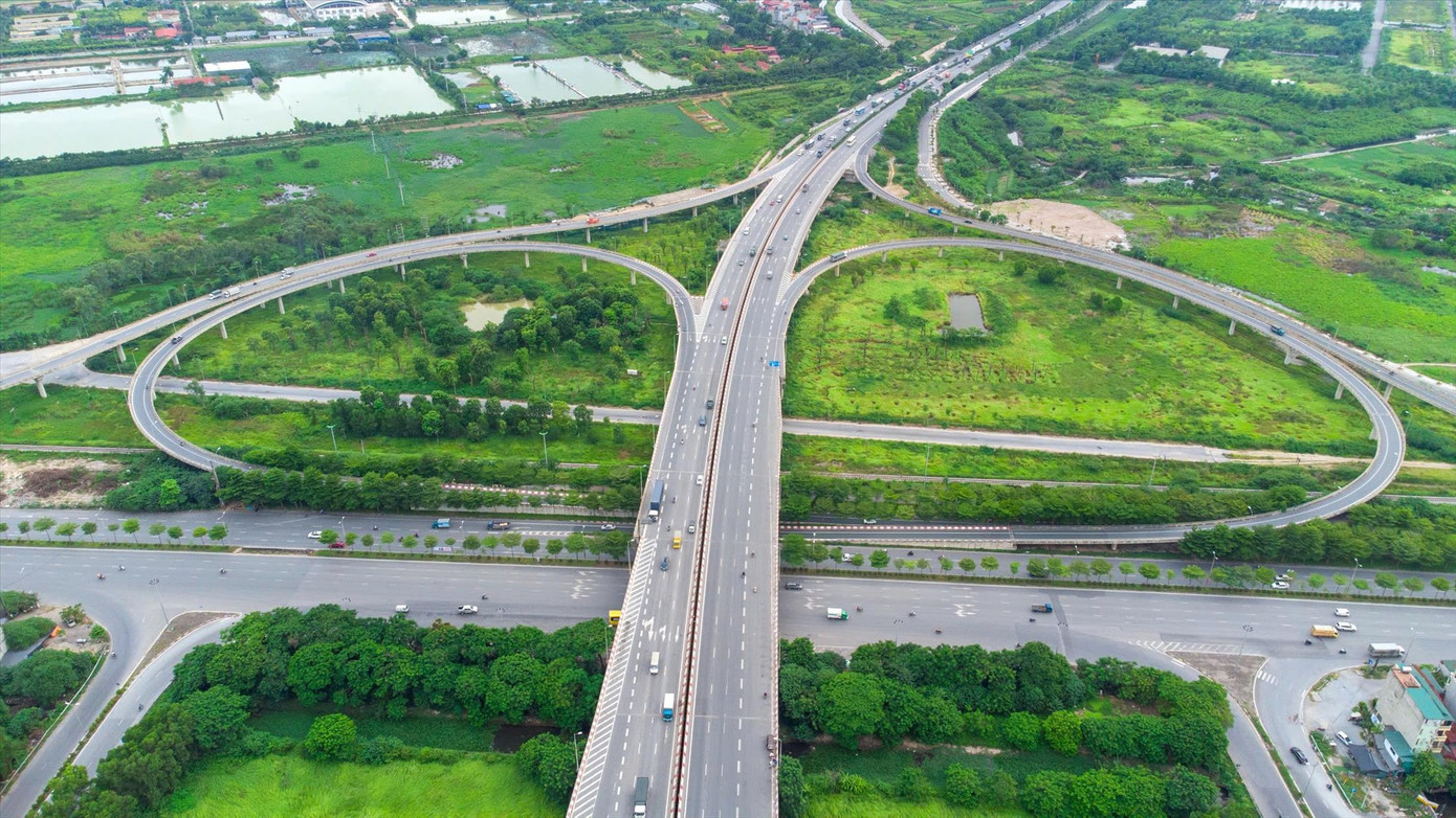 Hà Nội xác định phát triển nhanh, bền vững, nâng cao đời sống vật chất, tinh thần cho nhân dân. Ảnh: Như Ý