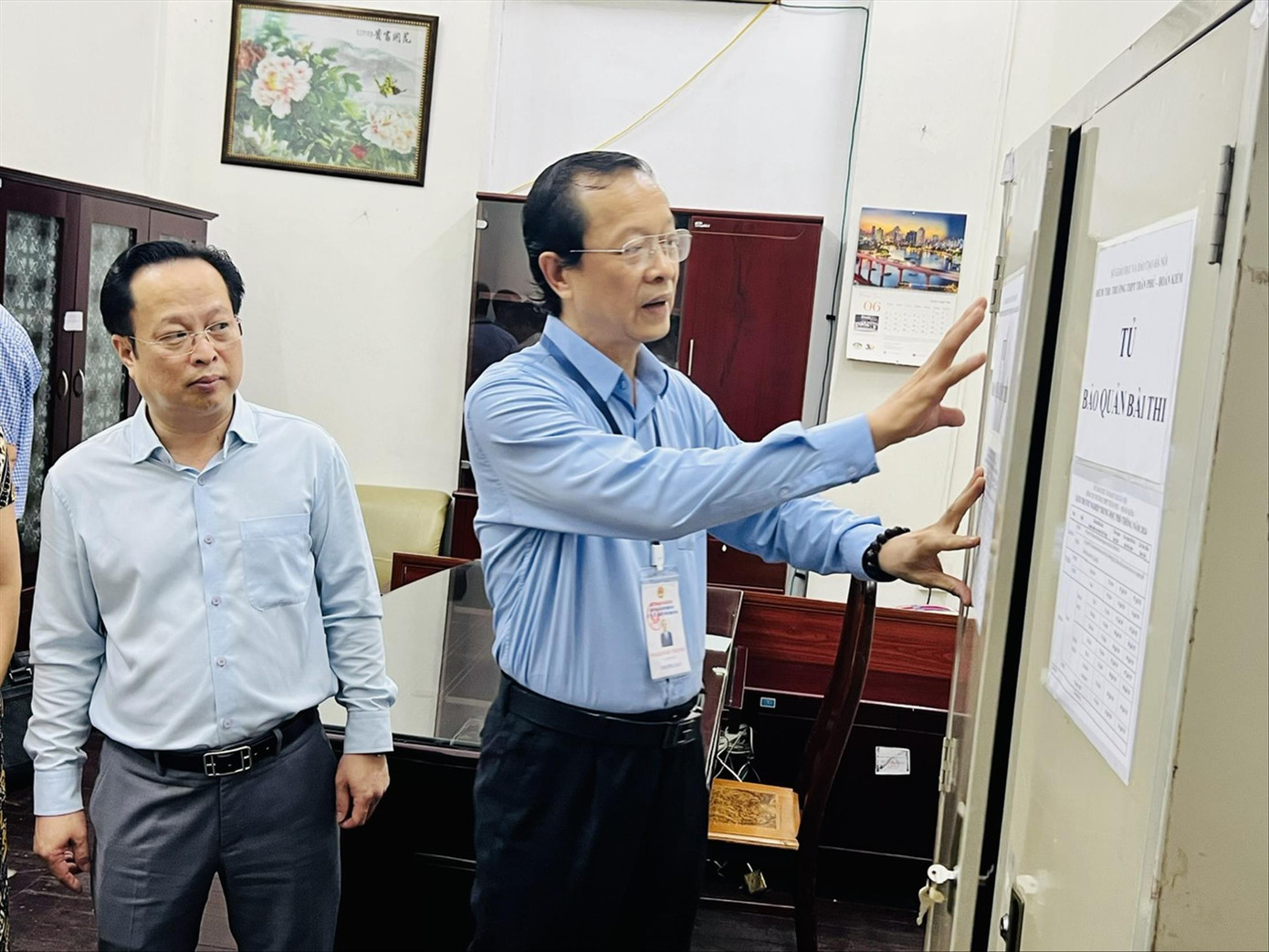 Lãnh đạo Bộ GD&ĐT kiểm tra khu vực chứa đề thi, bài thi tại Trường THPT Trần Phú, Hoàn Kiếm (Hà Nội) Lãnh đạo Bộ GD&ĐT kiểm tra khu vực chứa đề thi, bài thi tại Trường THPT Trần Phú, Hoàn Kiếm (Hà Nội)