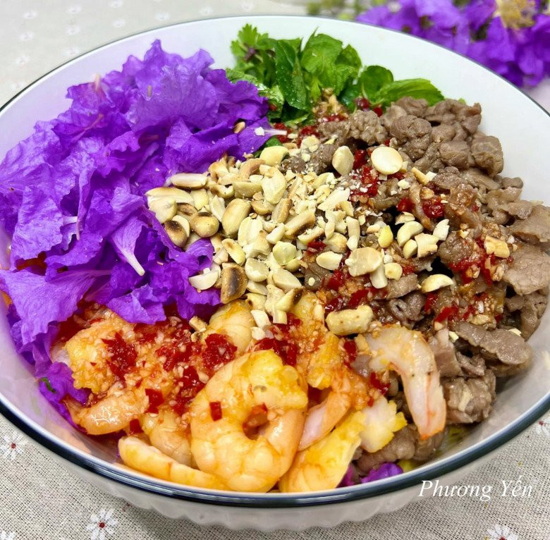 Món gỏi được làm từ hoa bằng lăng gây “sốt” trên mạng xã hội Món gỏi được làm từ hoa bằng lăng gây “sốt” trên mạng xã hội