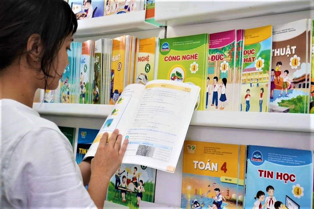 Doanh thu hơn 4 nghìn tỷ đồng, tuy nhiên mảng sách giáo khoa, tham khảo lại chiếm quá nửa Doanh thu hơn 4 nghìn tỷ đồng, tuy nhiên mảng sách giáo khoa, tham khảo lại chiếm quá nửa