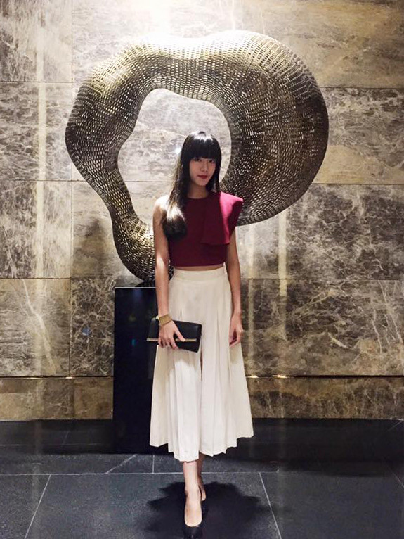 Ngắm vẻ đẹp căng tràn thanh xuân của thiếu nữ cổ động tuyển Anh ảnh 8