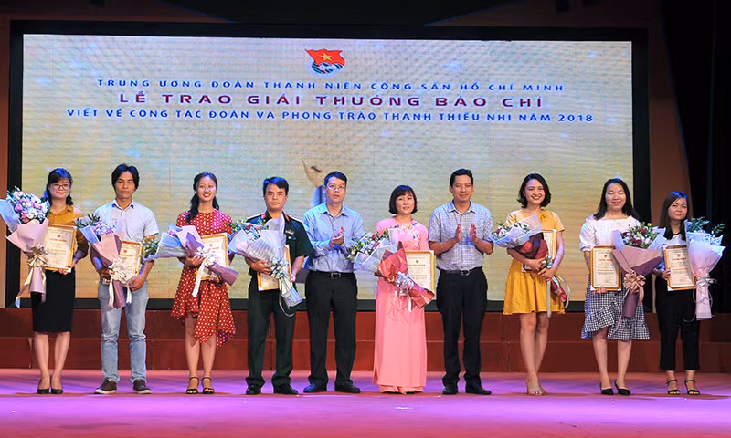 Báo Tiền Phong đạt nhiều giải cao viết về công tác Đoàn 2018 ảnh 7