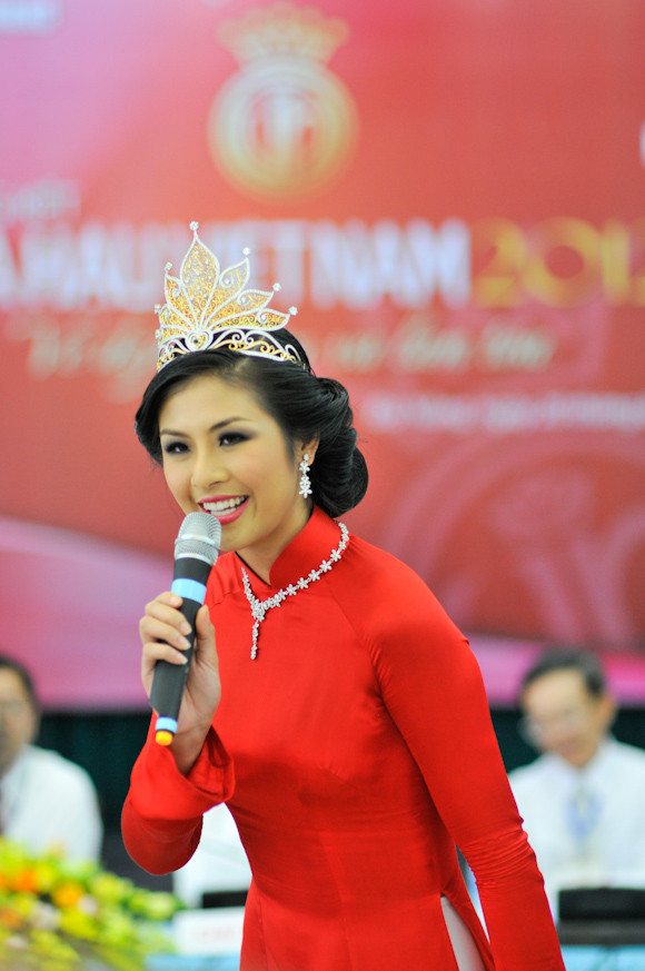 Ngày 20-8, trong cuộc họp báo tại Đà Nẵng, đương kim Hoa hậu Ngọc Hân xuất hiện. Cô sẽ có vị trí đặc biệt trong đêm chung kết diễn ra vào 25-8 tại Cung thể thao Tiên Sơn, Đà Nẵng. Ảnh: Công Khanh