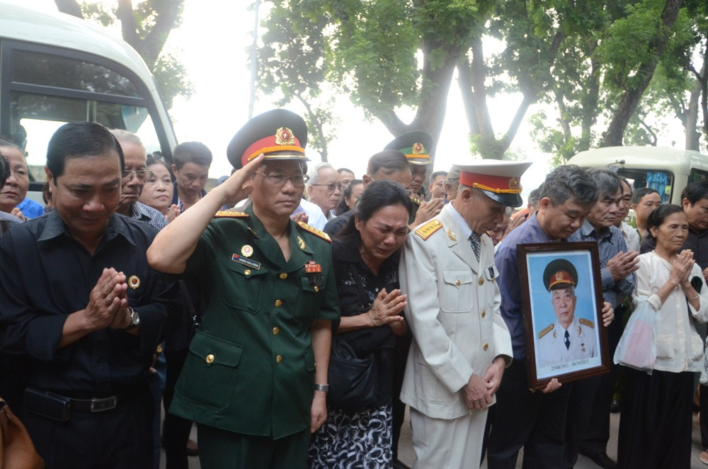 Trang nghiên làm lễ viếng Đại tướng