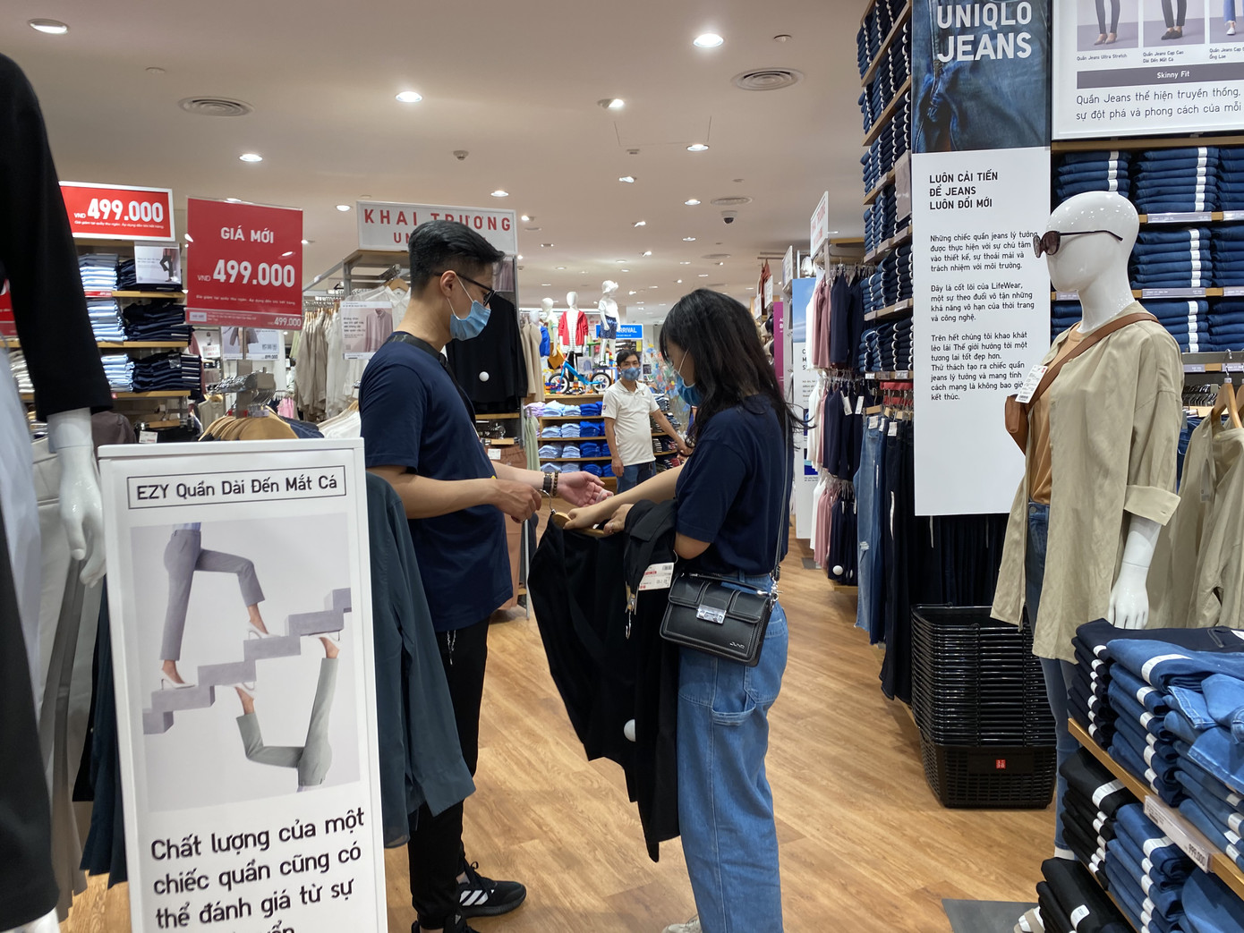 Áo chống nắng gắn điều hòa làm mát đắt hàng ngày nóng ảnh 2