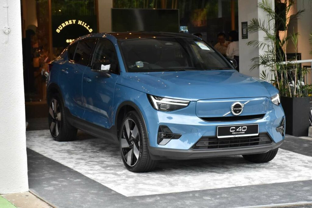 Volvo C40 được dự đoán là mẫu xe điện đầu tiên của thương hiệu Thuỵ Điển tại Việt Nam. Volvo C40 được dự đoán là mẫu xe điện đầu tiên của thương hiệu Thuỵ Điển tại Việt Nam.