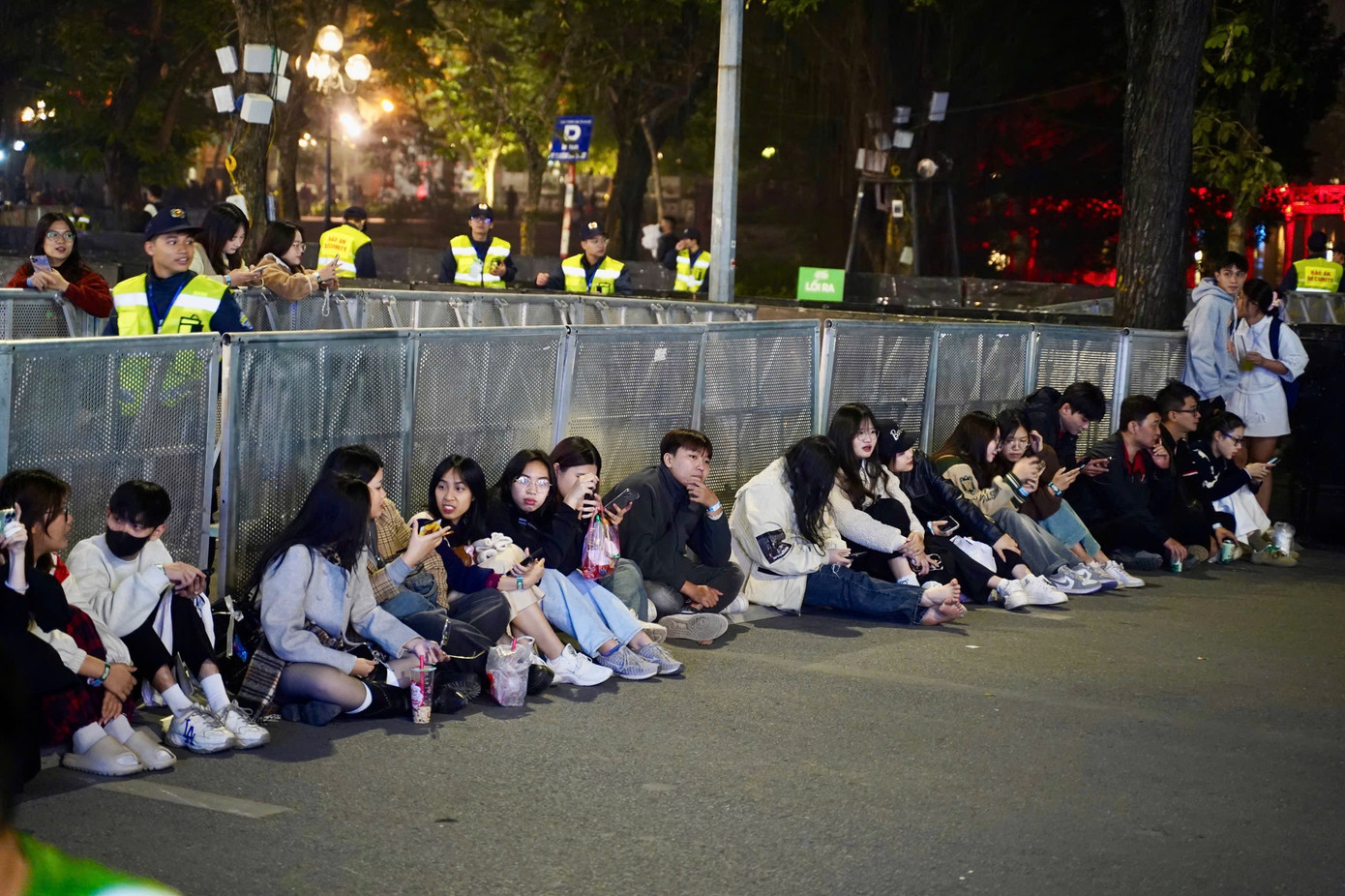 Rực rỡ pháo hoa đón năm mới 2025 ảnh 24 Rực rỡ pháo hoa đón năm mới 2025 ảnh 24