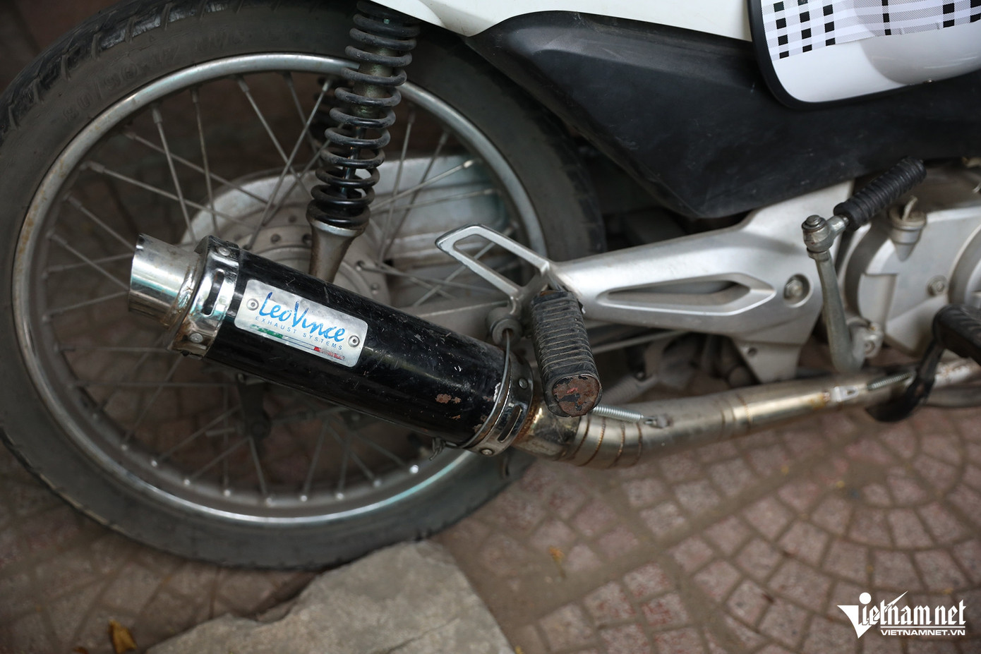 Trong số xe vi phạm có những chiếc đã được độ chế hoặc không gắn biển kiểm soát.