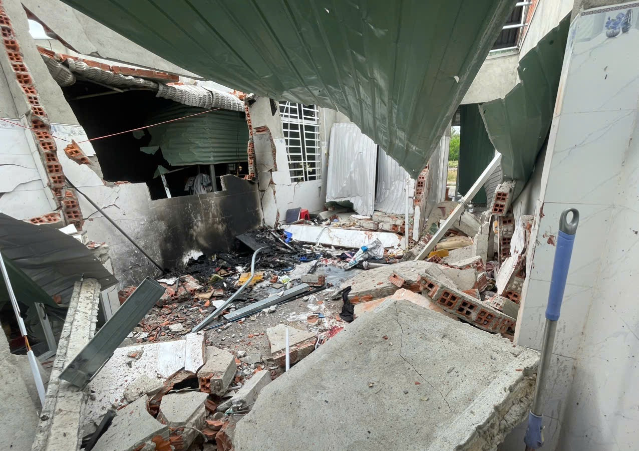 Căn nhà nơi xảy ra vụ nổ. Ảnh: N.N (VietNamNet) Căn nhà nơi xảy ra vụ nổ. Ảnh: N.N (VietNamNet)