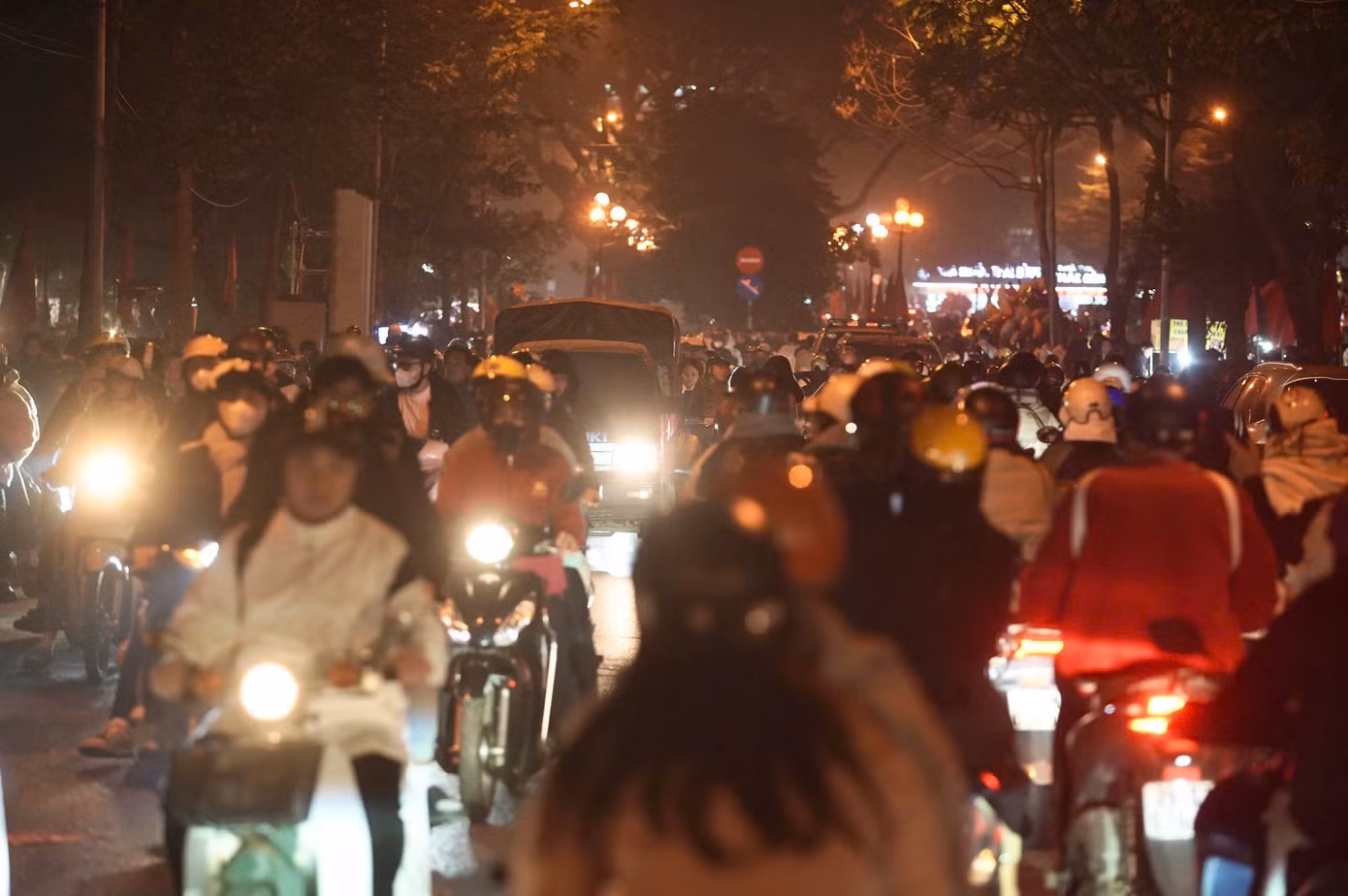 Tuyến đường Nguyễn Trãi - Trần Phú hướng về khu vực Hà Đông, phương tiện phải nhích từng chút.