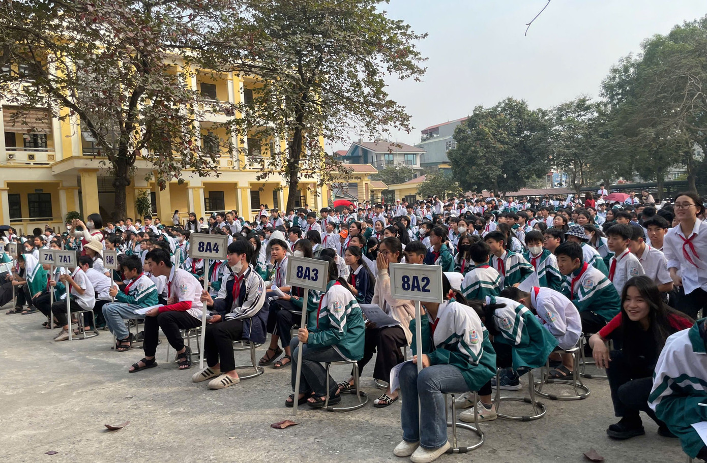 Khoảng 1.321 học sinh cùng các thầy cô và phụ huynh học sinh được tham gia Đào tạo lý thuyết về Luật giao thông, Phổ biến kỹ năng lái xe an toàn...; Đào tạo thực hành cách nhận biết hệ thống báo hiệu đường bộ, thực hành đội mũ bảo hiểm đúng cách, hướng dẫn đi xe đạp xe và đạp điện an toàn...