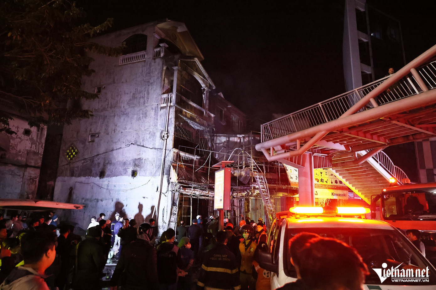 Hiện trường vụ cháy làm 11 người tử vong. Hiện trường vụ cháy làm 11 người tử vong.