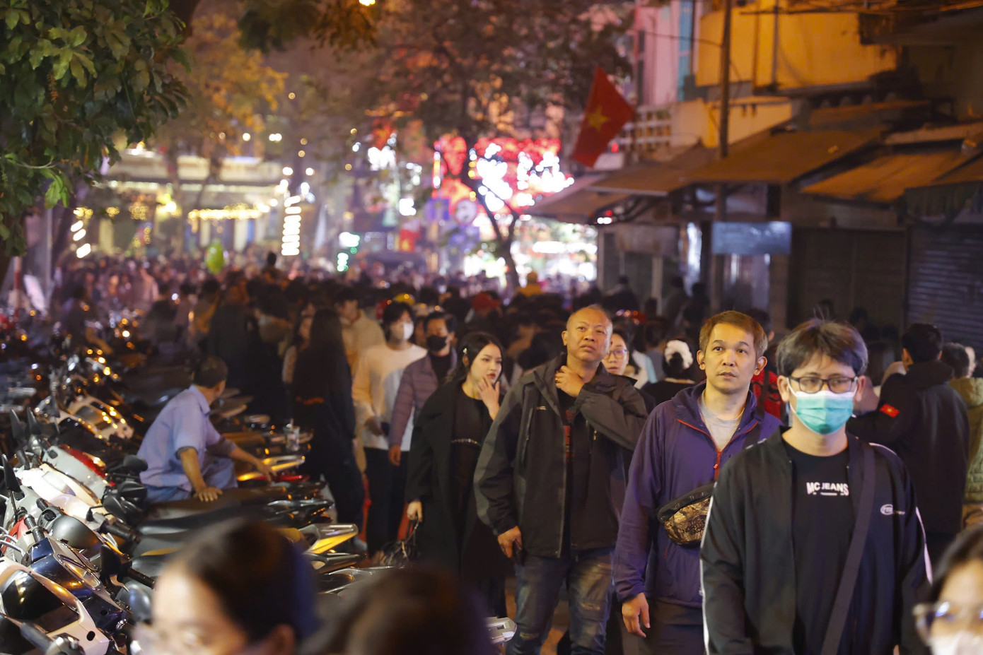 Rực rỡ pháo hoa đón năm mới 2025 ảnh 76 Rực rỡ pháo hoa đón năm mới 2025 ảnh 76