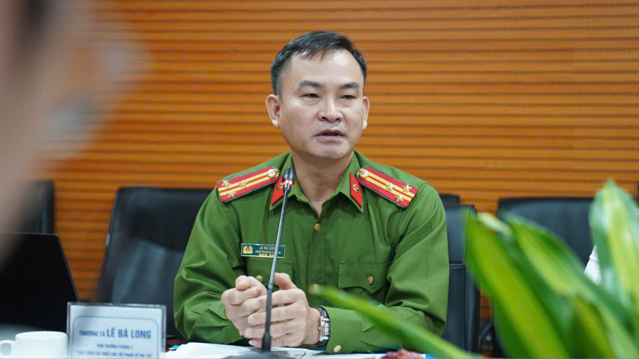 Thượng tá Lê Bá Long, Phó trưởng Phòng 3, Cục Cảnh sát điều tra tội phạm về ma túy, Bộ Công an. Thượng tá Lê Bá Long, Phó trưởng Phòng 3, Cục Cảnh sát điều tra tội phạm về ma túy, Bộ Công an.