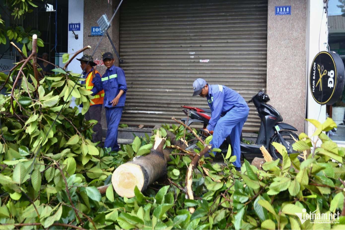 Bước đầu, cơ quan chức năng chưa ghi nhận thiệt hại về người trong cơn mưa giông chiều nay. Ông Nguyễn Phước Huy, Giám đốc Đài khí tượng thủy văn Đồng Nai cho biết, lượng mưa đo được chiều nay tại trạm khí tượng Biên Hòa là 25mm, huyện Cẩm Mỹ 30mm. Các trạm khác đều mưa nhỏ hoặc không mưa.