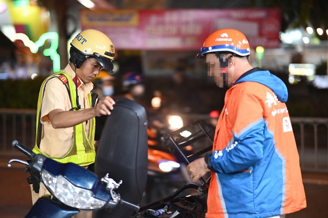 Ông T. bỏ xe về Ông T. bỏ xe về