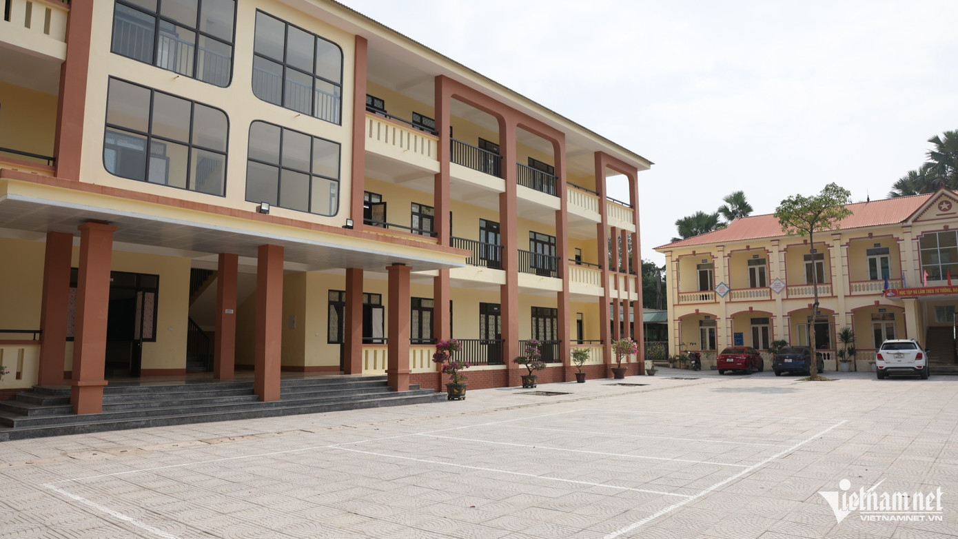 Dãy phòng học mới được đưa vào sử dụng của trường, lớp 8B nằm trên tầng 3 của dãy nhà mới này. Ảnh: Đức Hoàng