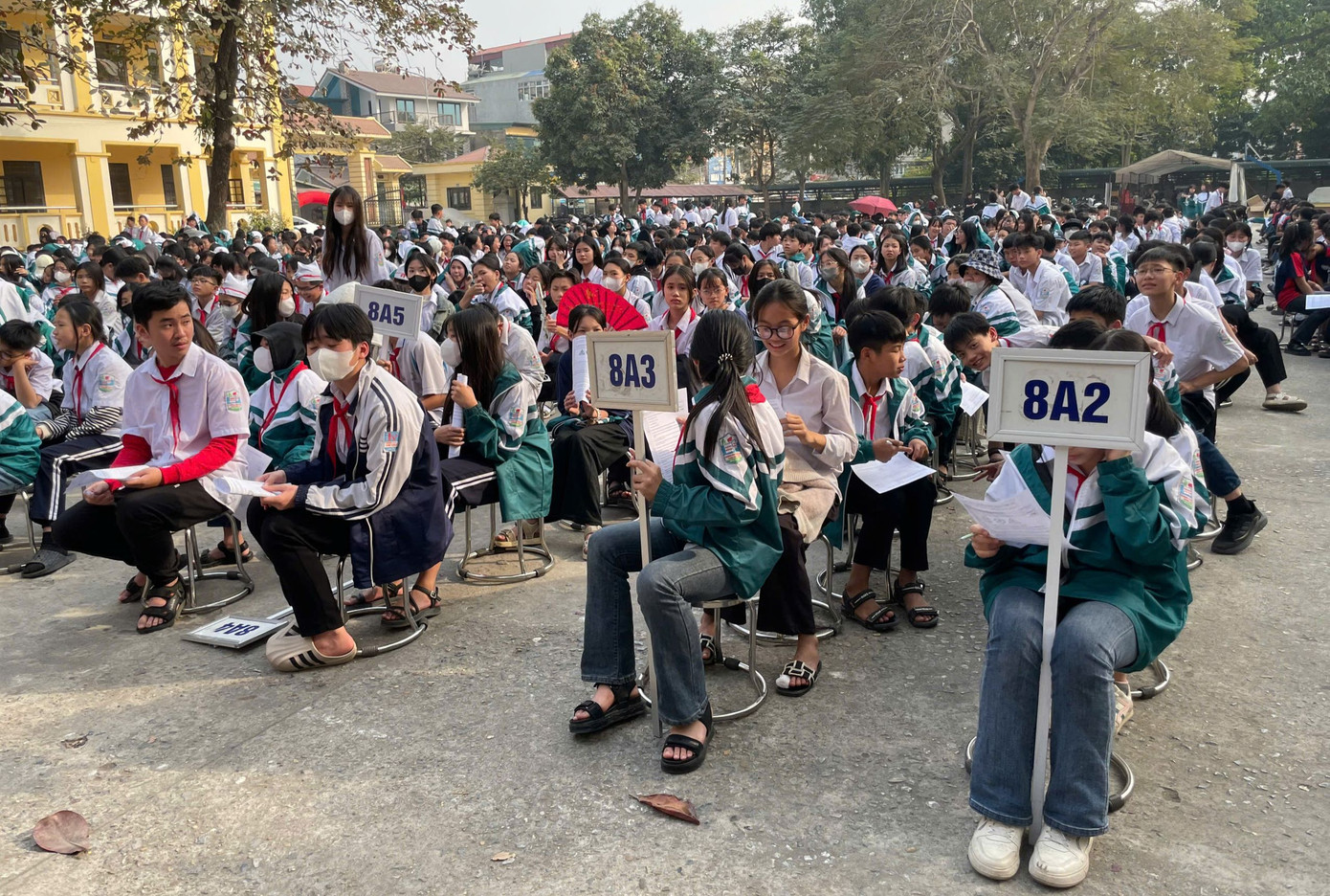 Khoảng 1.321 học sinh cùng các thầy cô và phụ huynh học sinh được tham gia Đào tạo lý thuyết về Luật giao thông, Phổ biến kỹ năng lái xe an toàn...; Đào tạo thực hành cách nhận biết hệ thống báo hiệu đường bộ, thực hành đội mũ bảo hiểm đúng cách, hướng dẫn đi xe đạp xe và đạp điện an toàn...