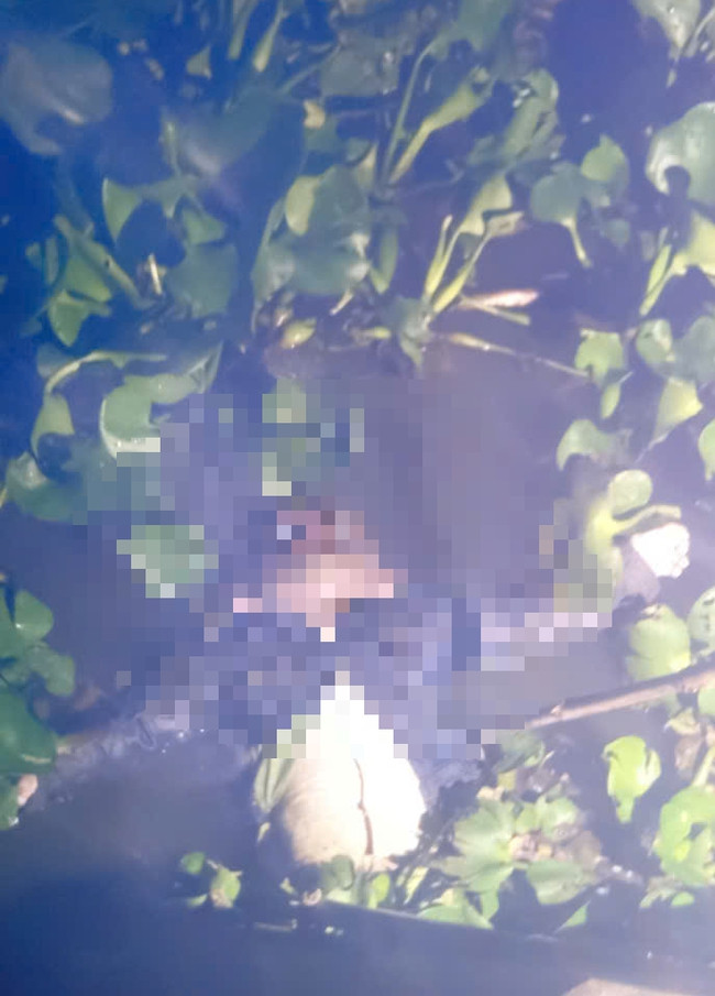 Hiện trường bé trai hơn 3 tuổi chết dưới kênh. Ảnh: Thiên Long