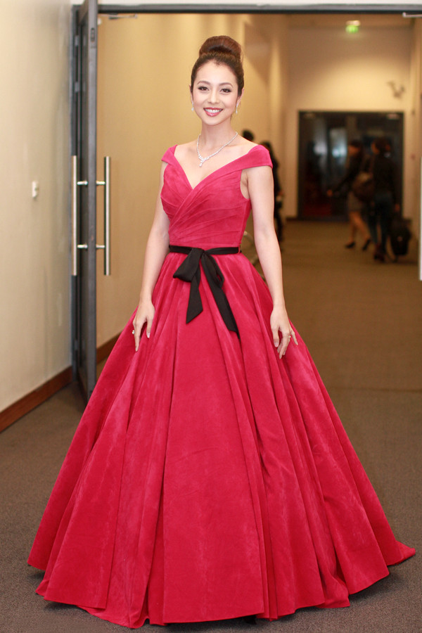 Jennifer Phạm mặc váy ren bó sát khoe thân hình quyến rũ ảnh 3