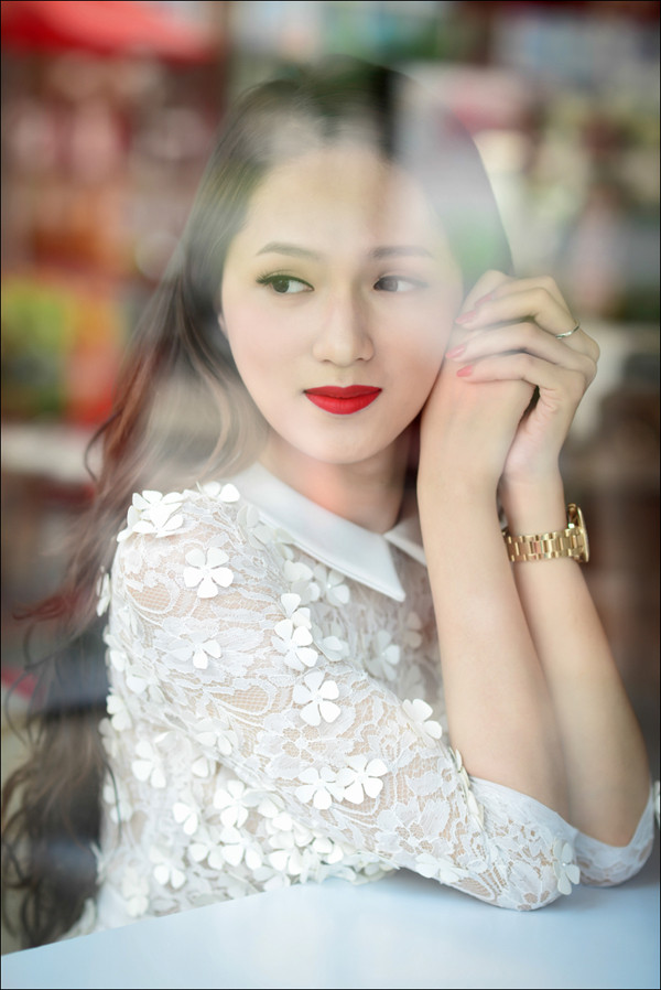 Hương Giang Idol nữ tính với váy ren trắng muốt ảnh 8