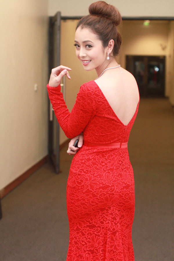 Jennifer Phạm mặc váy ren bó sát khoe thân hình quyến rũ ảnh 4