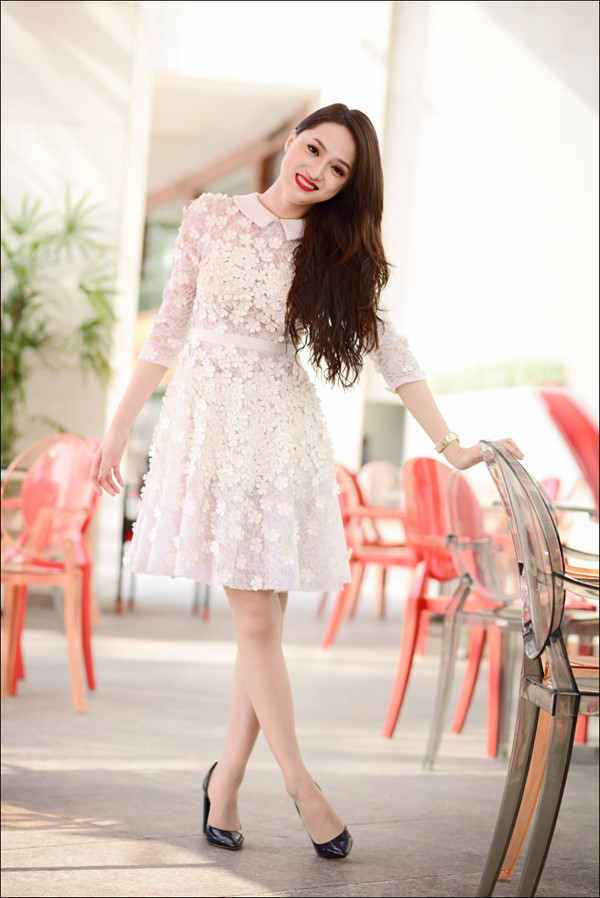 Hương Giang Idol nữ tính với váy ren trắng muốt ảnh 7
