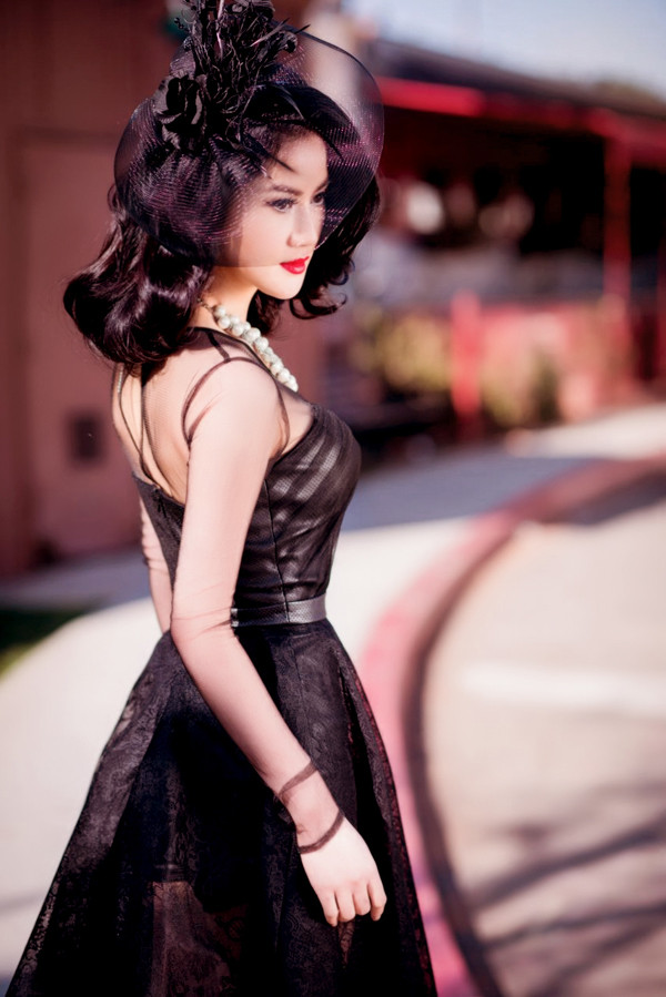 Tristine Trâm Bùi mặc xuyên thấu mà vẫn tinh tế ảnh 1