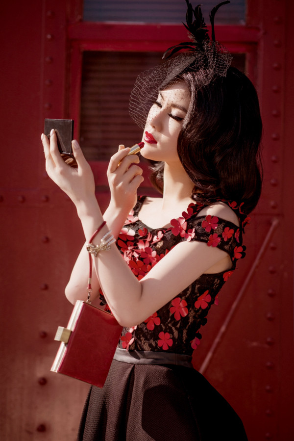 Tristine Trâm Bùi mặc xuyên thấu mà vẫn tinh tế ảnh 3