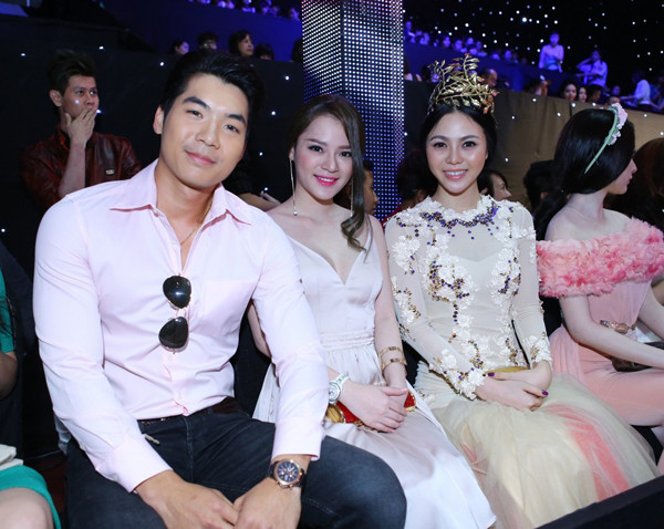 Trương Nam Thành thân mật bên gái 'lạ' ảnh 4