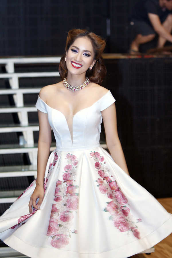 Khánh Thi mặc váy xẻ ngực, hóa nàng Scartlet gợi cảm ảnh 6