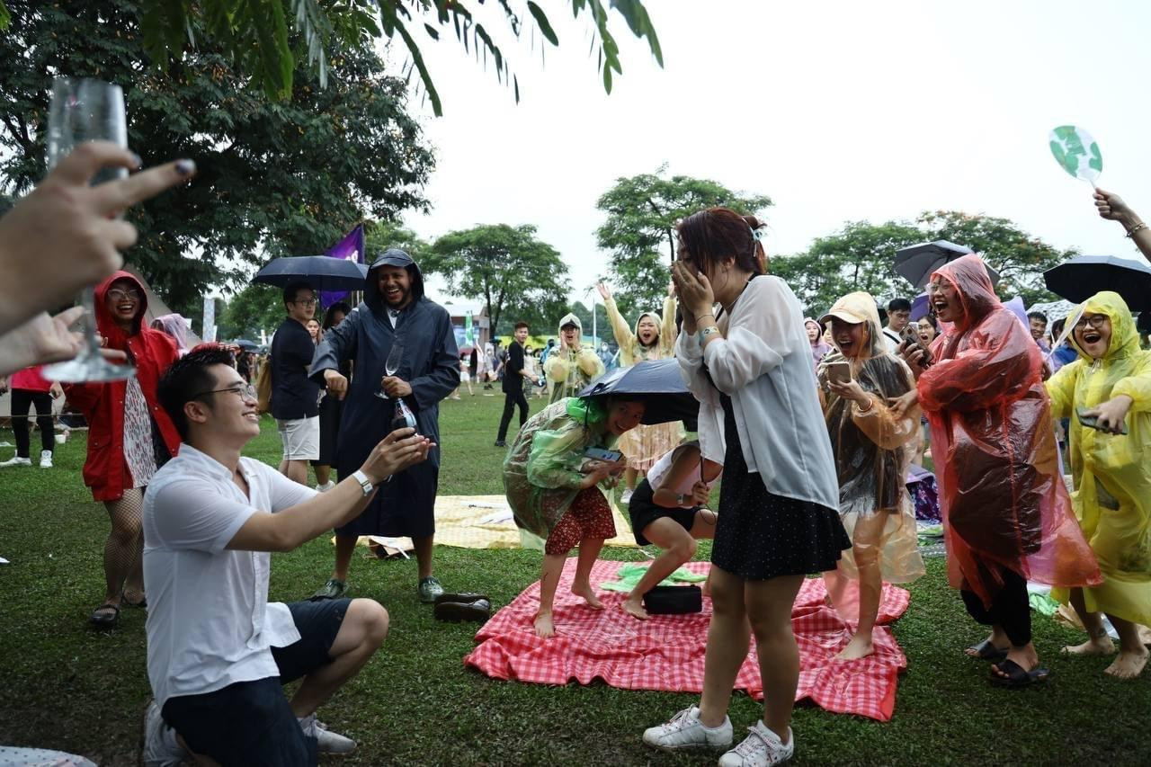 Lời đồng ý của cô gái đã đem đến một cái kết hoàn hảo cho cả cặp đôi và sân khấu I Do. Khán giả bất ngờ và phấn khích chúc phúc cho cặp đôi.