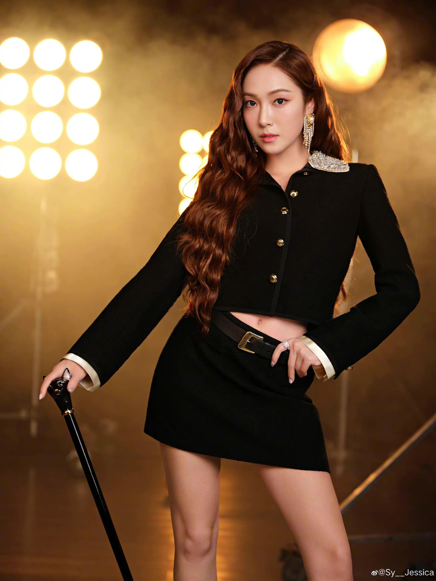 Jessica (cựu thành viên SNSD) sử dụng tên phiên âm Trịnh Tú Nghiên để tham gia chương trình Tỷ Tỷ Đạp Gió Rẽ Sóng, dù cái tên Jessica quen thuộc với đại chúng hơn. Jessica (cựu thành viên SNSD) sử dụng tên phiên âm Trịnh Tú Nghiên để tham gia chương trình Tỷ Tỷ Đạp Gió Rẽ Sóng, dù cái tên Jessica quen thuộc với đại chúng hơn.